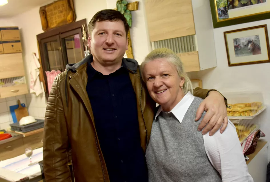 Požeška poduzetnica Ivanka Doiković proslavila Martinje: Franjo Lucić i Marinko Markota novi vinski kumovi