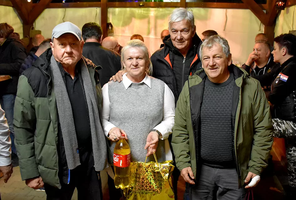 Požeška poduzetnica Ivanka Doiković proslavila Martinje: Franjo Lucić i Marinko Markota novi vinski kumovi
