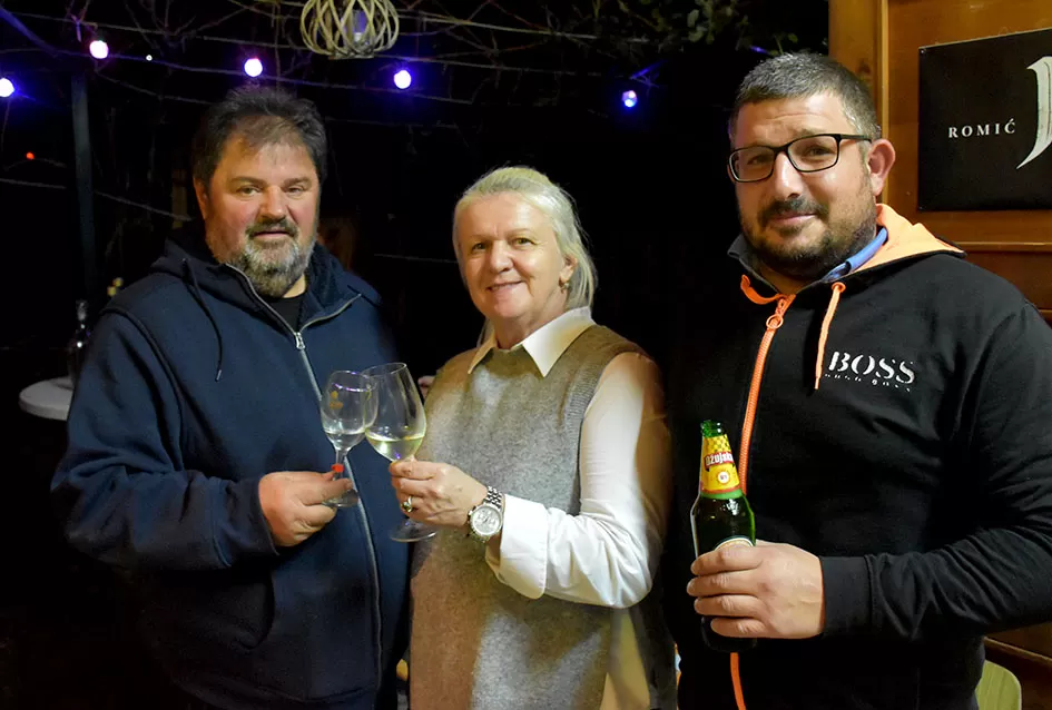 Požeška poduzetnica Ivanka Doiković proslavila Martinje: Franjo Lucić i Marinko Markota novi vinski kumovi