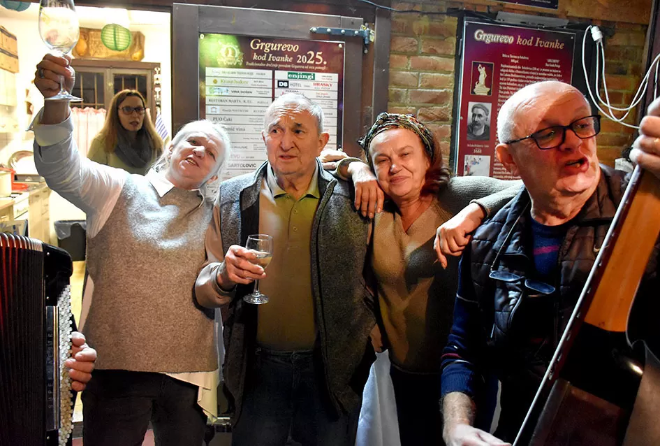Požeška poduzetnica Ivanka Doiković proslavila Martinje: Franjo Lucić i Marinko Markota novi vinski kumovi