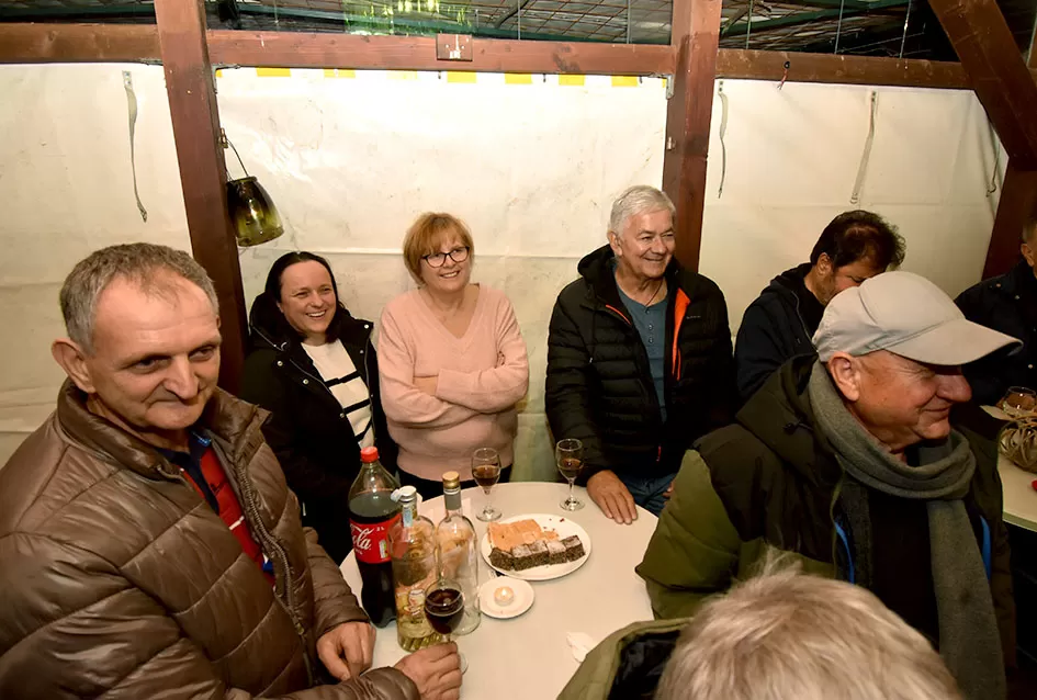 Požeška poduzetnica Ivanka Doiković proslavila Martinje: Franjo Lucić i Marinko Markota novi vinski kumovi