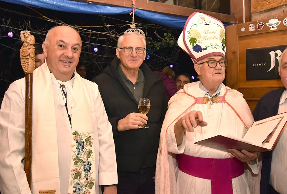 Požeška poduzetnica Ivanka Doiković proslavila Martinje: Franjo Lucić i Marinko Markota novi vinski kumovi