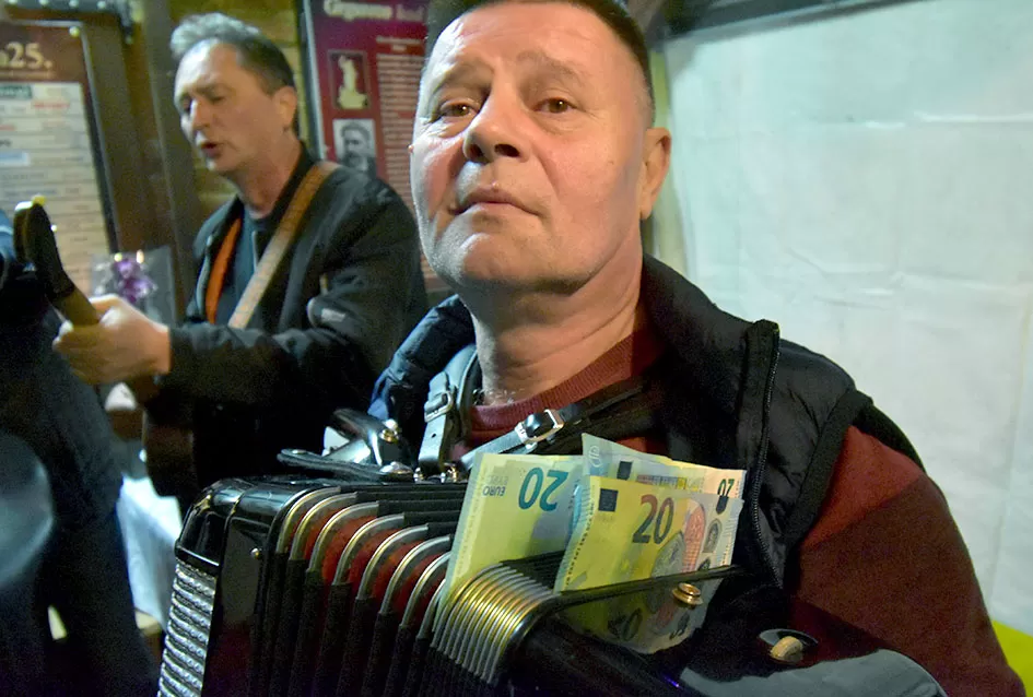 Požeška poduzetnica Ivanka Doiković proslavila Martinje: Franjo Lucić i Marinko Markota novi vinski kumovi