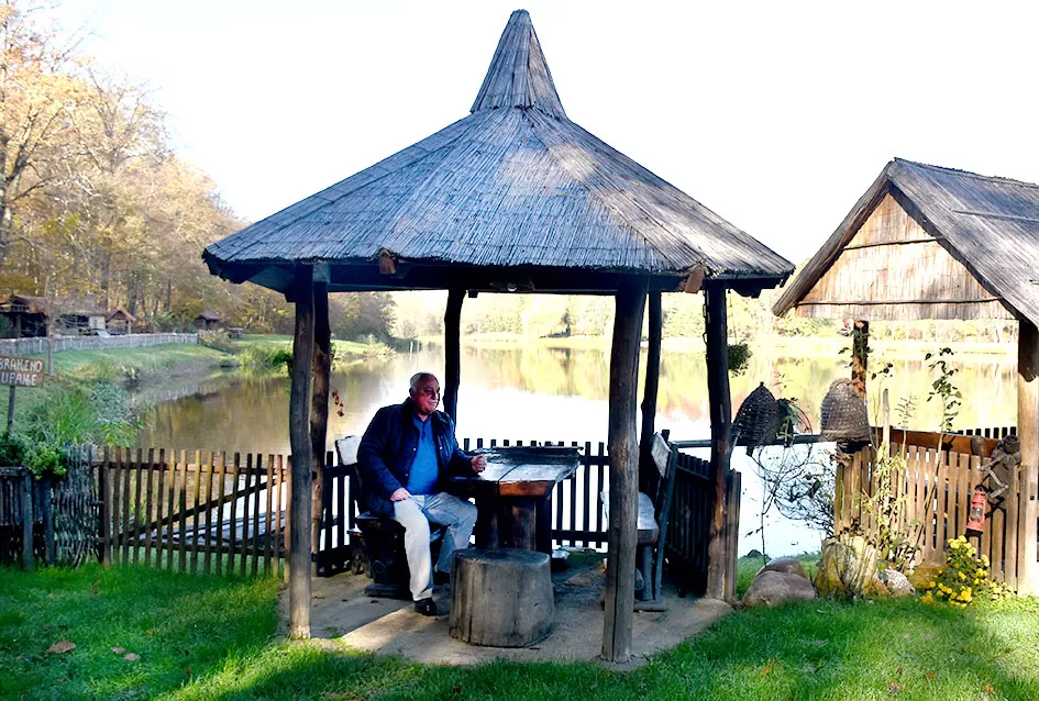 Jezero Sovinjak životno djelo Marice i Slavka Marinovića čeka novog vlasnika: Raj za ribiče i izletnike na korak do Požege