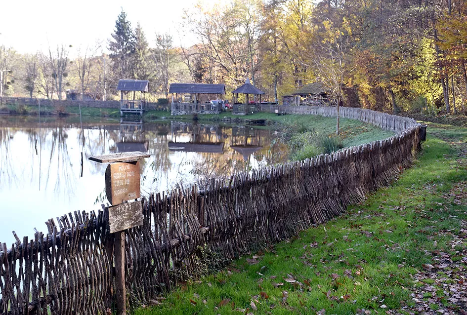 Jezero Sovinjak životno djelo Marice i Slavka Marinovića čeka novog vlasnika: Raj za ribiče i izletnike na korak do Požege