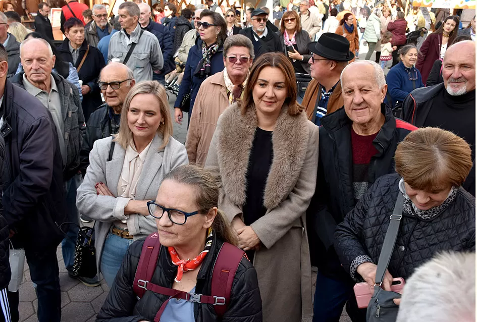 Požega proslavila Martinje u duhu tradicije: Središte grada odjekivalo obredom krštenja mošta!