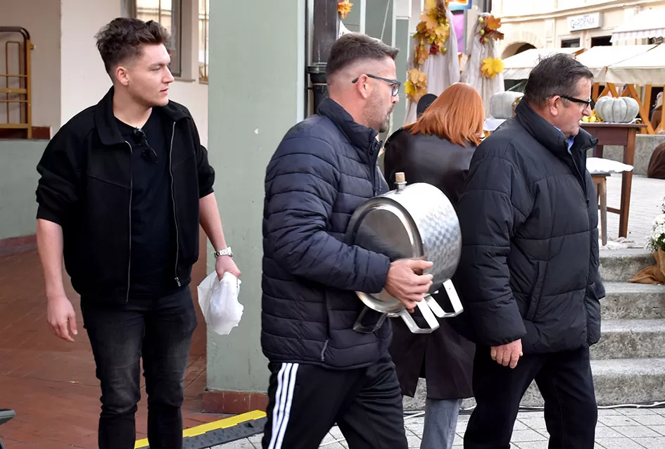 Požega proslavila Martinje u duhu tradicije: Središte grada odjekivalo obredom krštenja mošta!