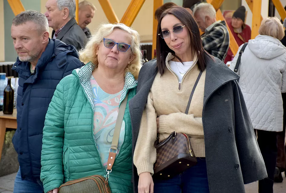 Požega proslavila Martinje u duhu tradicije: Središte grada odjekivalo obredom krštenja mošta!