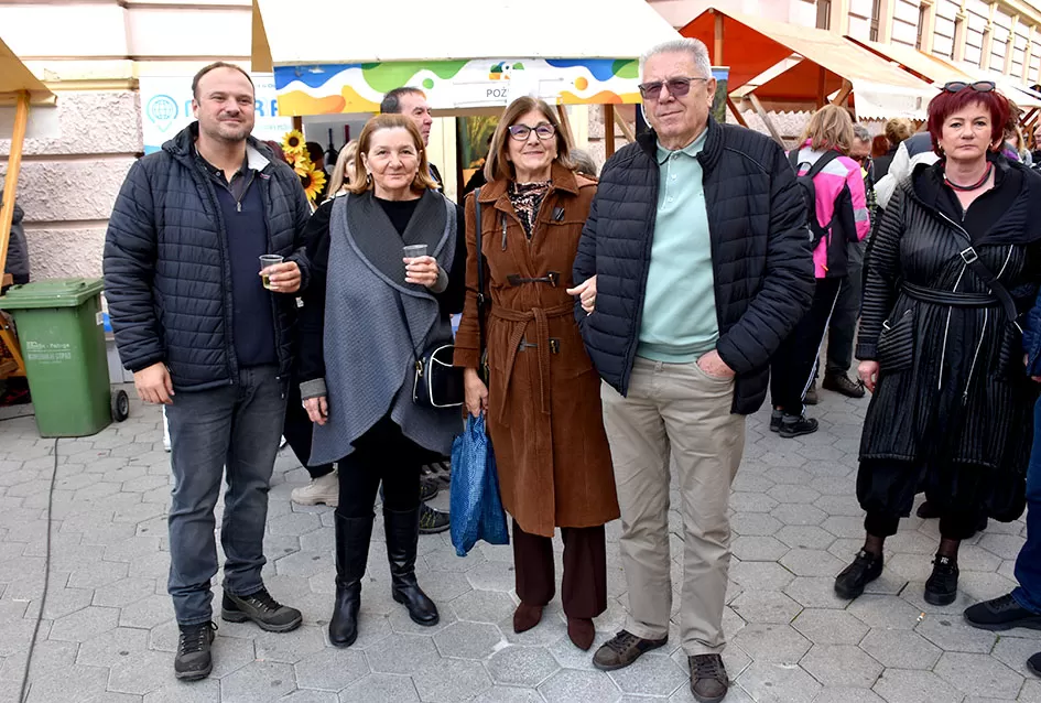 Požega proslavila Martinje u duhu tradicije: Središte grada odjekivalo obredom krštenja mošta!
