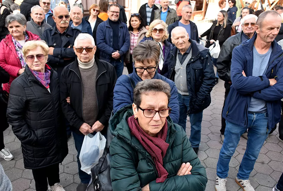 Požega proslavila Martinje u duhu tradicije: Središte grada odjekivalo obredom krštenja mošta!
