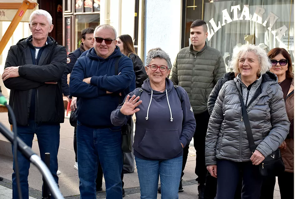 Požega proslavila Martinje u duhu tradicije: Središte grada odjekivalo obredom krštenja mošta!