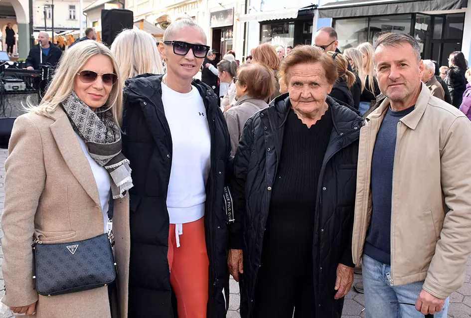 Požega proslavila Martinje u duhu tradicije: Središte grada odjekivalo obredom krštenja mošta!