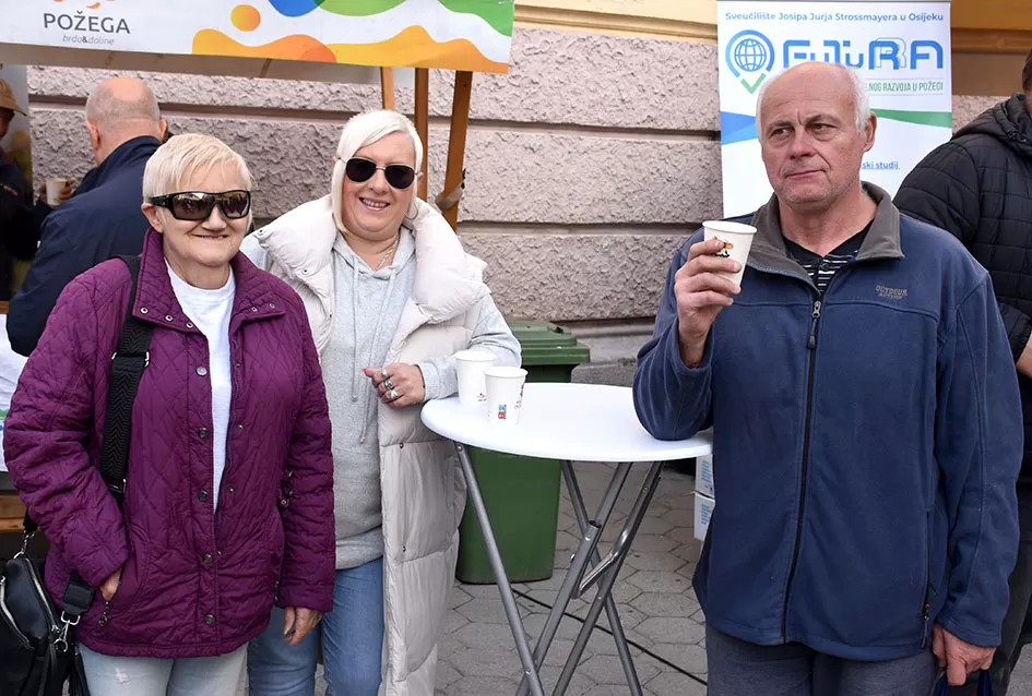 Požega proslavila Martinje u duhu tradicije: Središte grada odjekivalo obredom krštenja mošta!