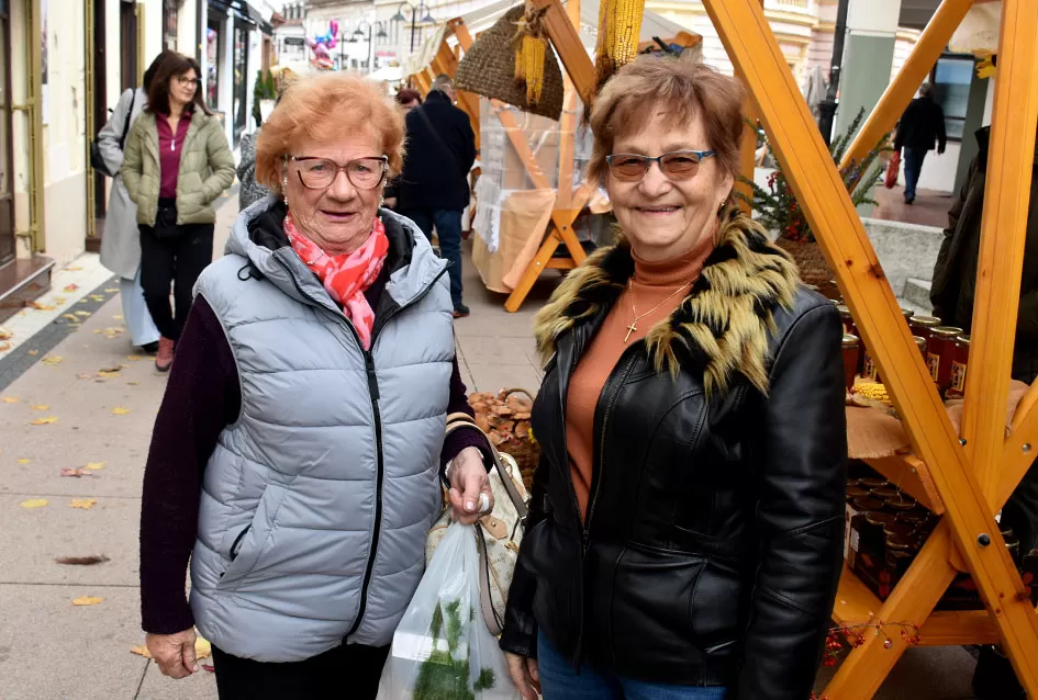 Požeška jesen u srcu grada: Štandovi, izlagači i mirisi domaćih proizvoda ispunili pješačku zonu