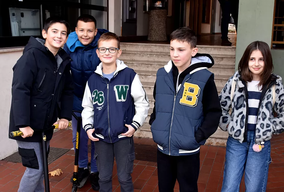 Požeška jesen u srcu grada: Štandovi, izlagači i mirisi domaćih proizvoda ispunili pješačku zonu