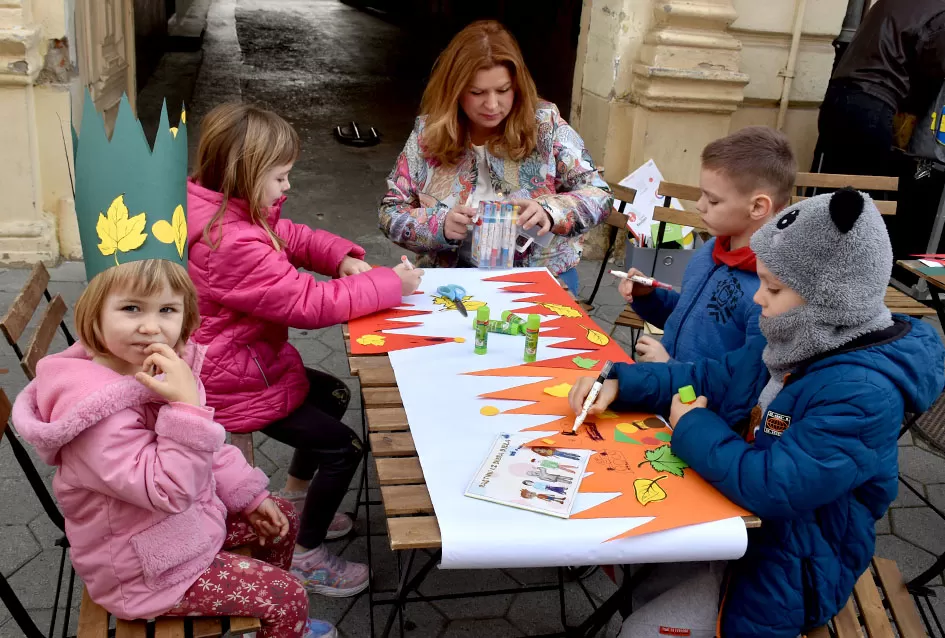 Požeška jesen u srcu grada: Štandovi, izlagači i mirisi domaćih proizvoda ispunili pješačku zonu