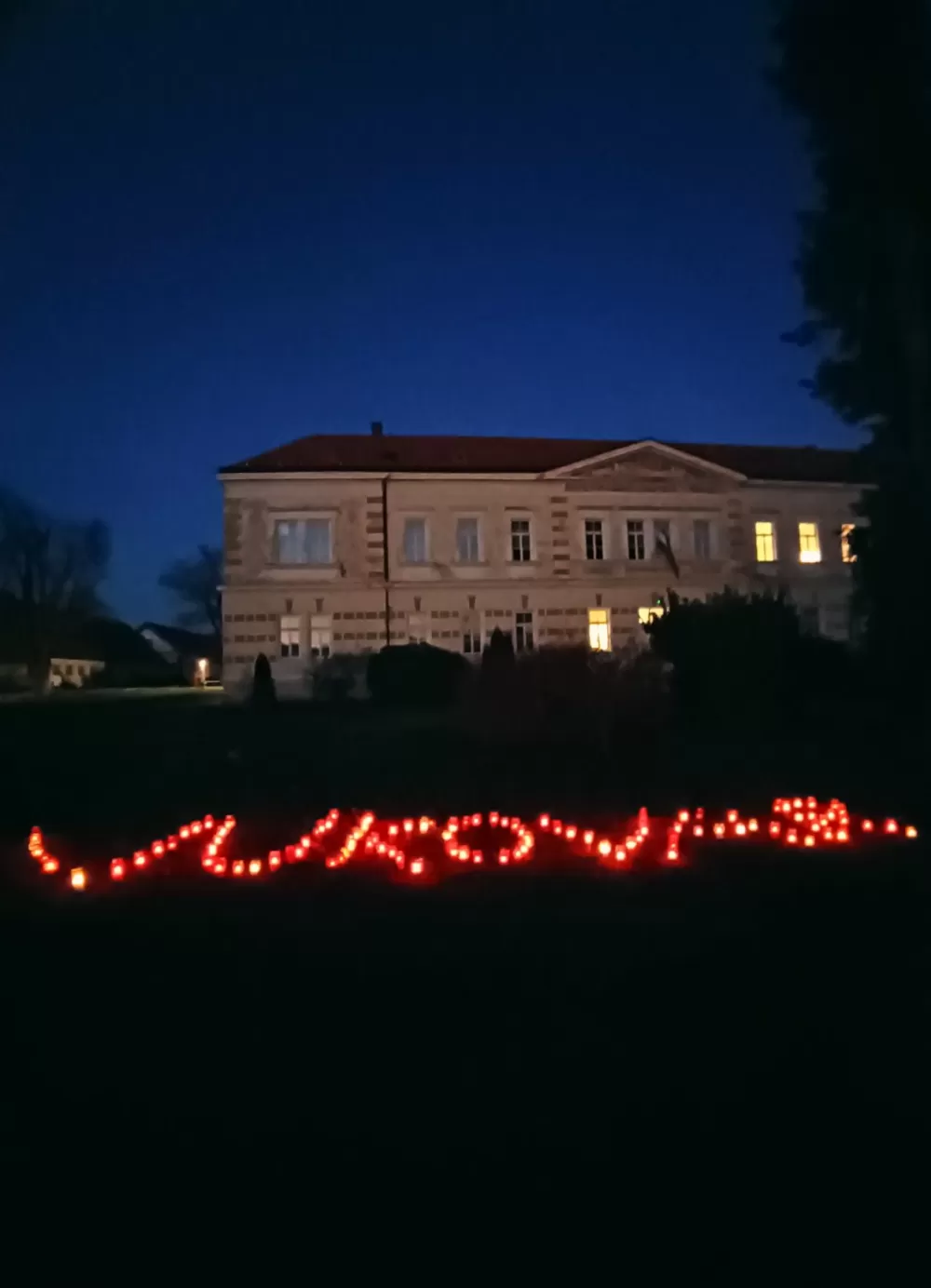 Svjetlost za Vukovar: Poljoprivredno-prehrambena škola odala počast žrtvama rata