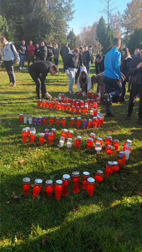 Svjetlost za Vukovar: Poljoprivredno-prehrambena škola odala počast žrtvama rata