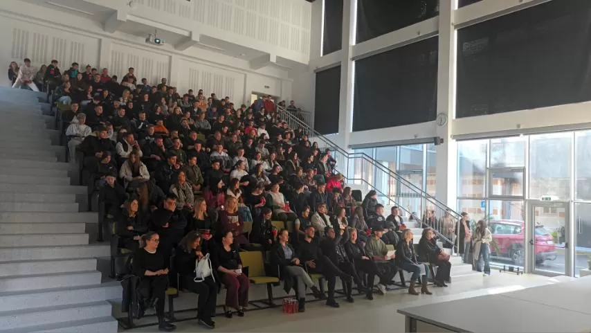 Svjetlost za Vukovar: Poljoprivredno-prehrambena škola odala počast žrtvama rata