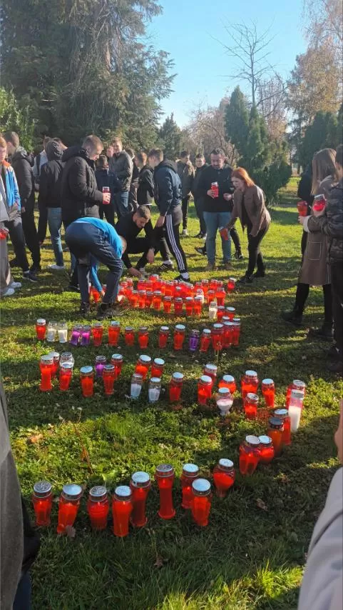 Svjetlost za Vukovar: Poljoprivredno-prehrambena škola odala počast žrtvama rata