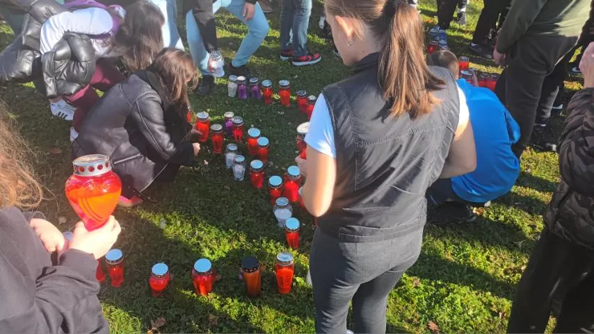 Svjetlost za Vukovar: Poljoprivredno-prehrambena škola odala počast žrtvama rata