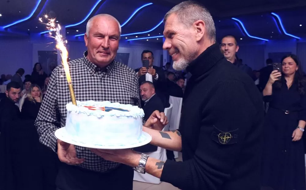 SB Online | Plava noć ponovno zasjala u Sl. Brodu: Večer ponosa, tradicije i navijačkog zajedništva