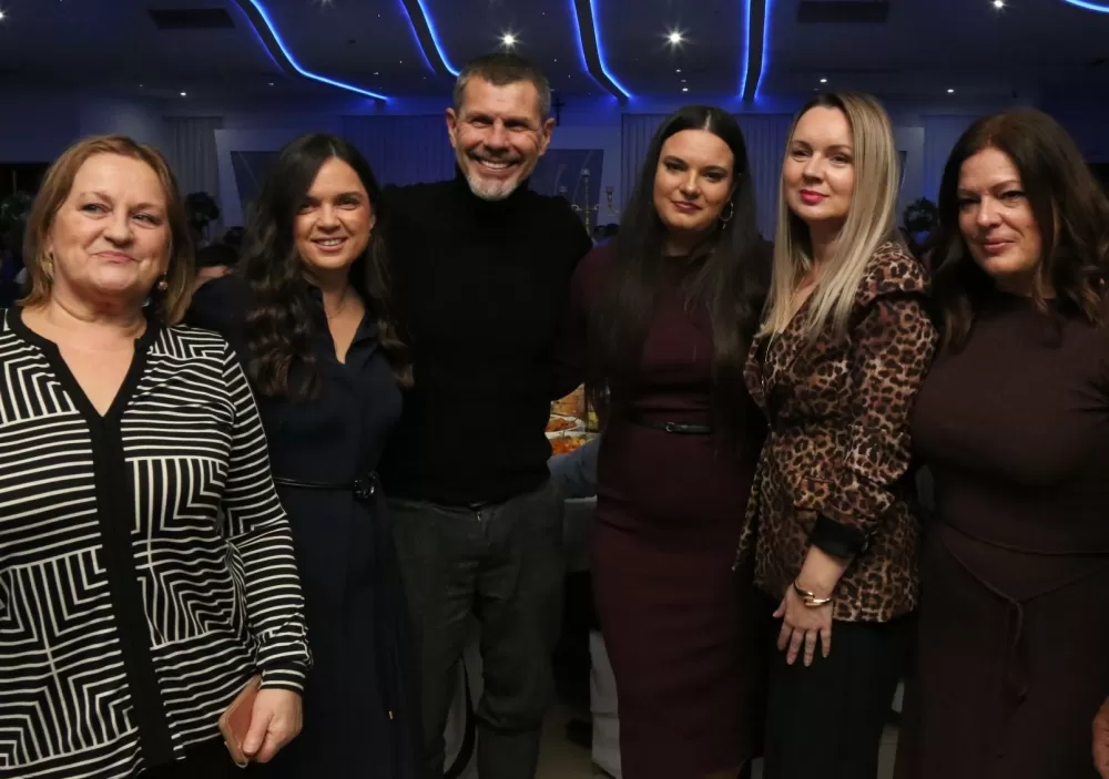 Plava noć ponovno zasjala u Sl. Brodu: Večer ponosa, tradicije i navijačkog zajedništva