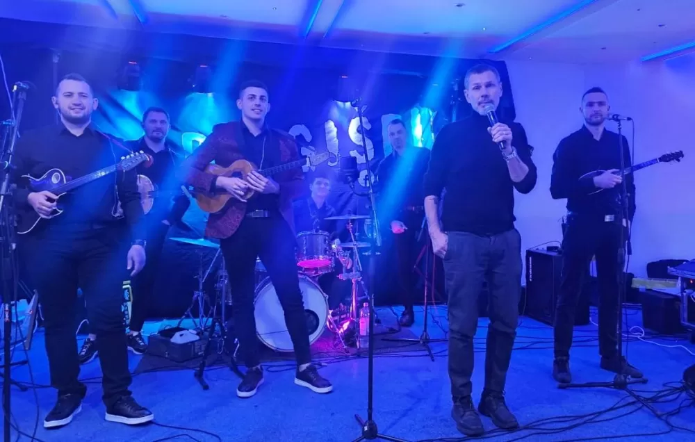 Plava noć ponovno zasjala u Sl. Brodu: Večer ponosa, tradicije i navijačkog zajedništva