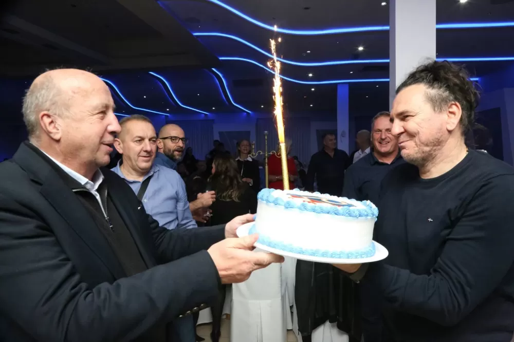 Plava noć ponovno zasjala u Sl. Brodu: Večer ponosa, tradicije i navijačkog zajedništva