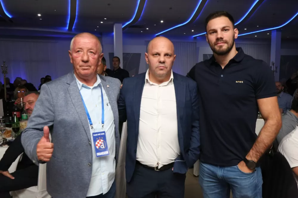 Plava noć ponovno zasjala u Sl. Brodu: Večer ponosa, tradicije i navijačkog zajedništva