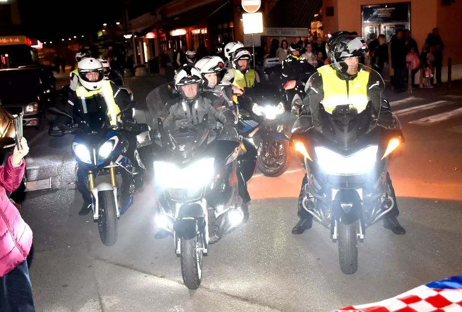[FOTOGALERIJA] Moto karavana “Zajedno u ratu, zajedno u miru” stigla u Požegu