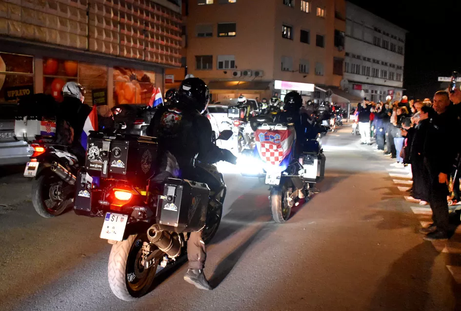 [FOTOGALERIJA] Moto karavana “Zajedno u ratu, zajedno u miru” stigla u Požegu