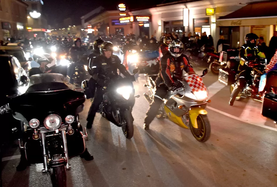 [FOTOGALERIJA] Moto karavana “Zajedno u ratu, zajedno u miru” stigla u Požegu