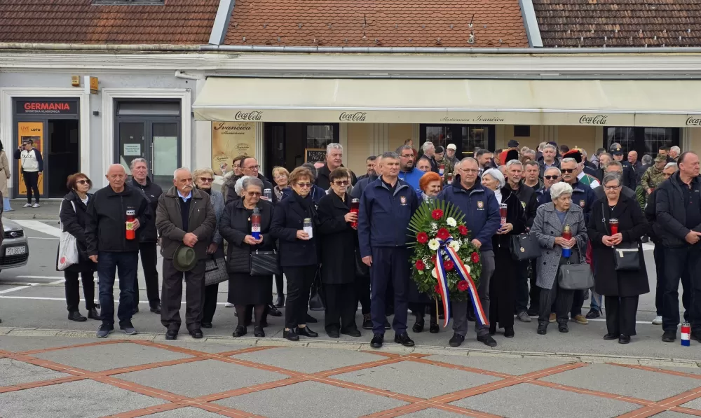 SVJETLO SJEĆANJA U POŽEGI: Odana počast žrtvama Vukovara, Škabrnje i svim hrvatskim braniteljima na Trgu 123. brigade 