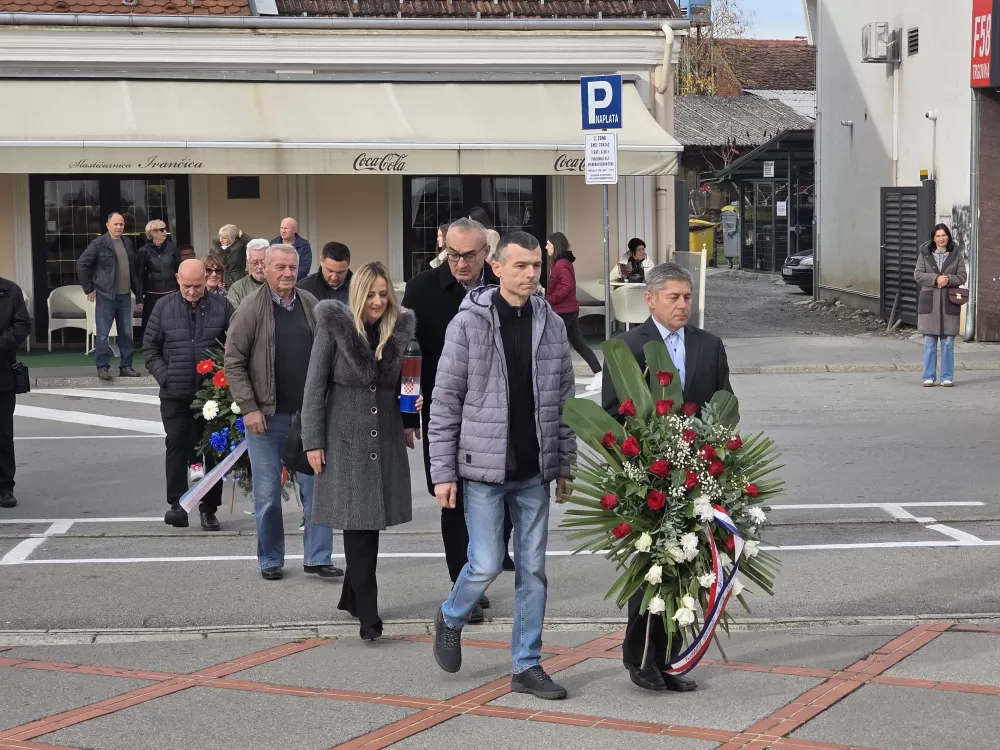 SVJETLO SJEĆANJA U POŽEGI: Odana počast žrtvama Vukovara, Škabrnje i svim hrvatskim braniteljima na Trgu 123. brigade 