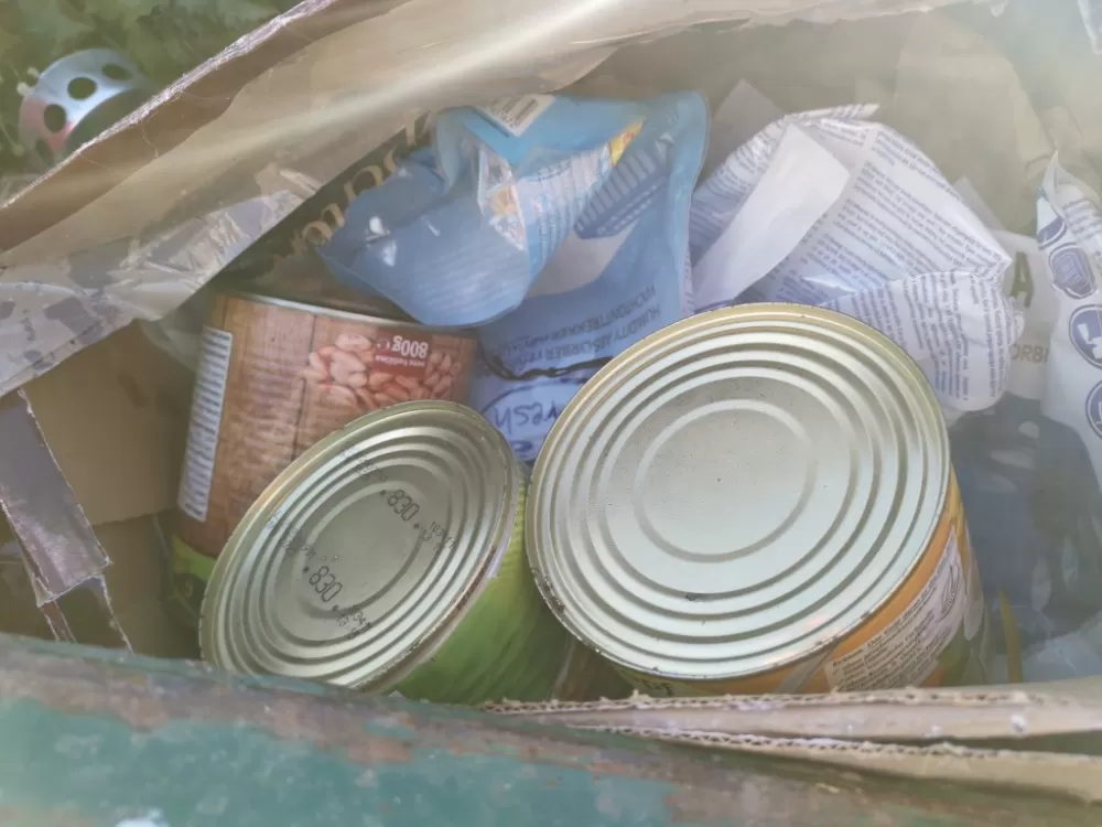 Sramota: Pojedinci svoj glomazni i kućni otpad bacaju uz groblja (FOTO)