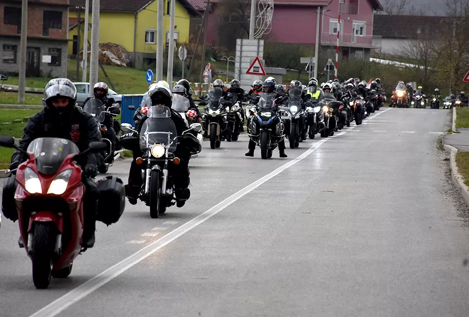 TOPLINA ZAJEDNIŠTVA U ČAGLINU: Više od 800 sudionika moto-karavane Prevlaka–Vukovar dočekano s osmijehom, ponosom i zahvalnošću
