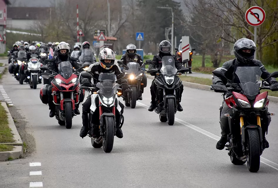 TOPLINA ZAJEDNIŠTVA U ČAGLINU: Više od 800 sudionika moto-karavane Prevlaka–Vukovar dočekano s osmijehom, ponosom i zahvalnošću