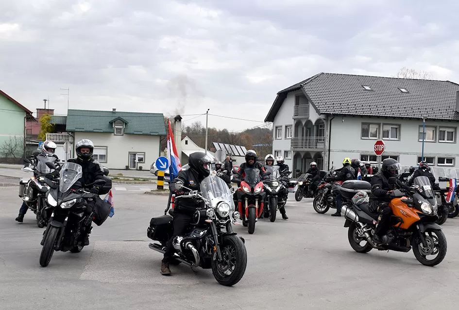 TOPLINA ZAJEDNIŠTVA U ČAGLINU: Više od 800 sudionika moto-karavane Prevlaka–Vukovar dočekano s osmijehom, ponosom i zahvalnošću