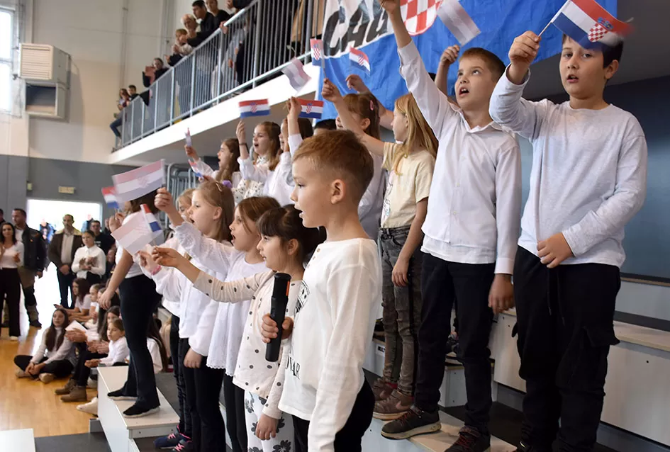 TOPLINA ZAJEDNIŠTVA U ČAGLINU: Više od 800 sudionika moto-karavane Prevlaka–Vukovar dočekano s osmijehom, ponosom i zahvalnošću