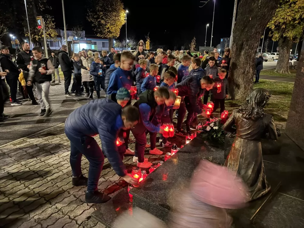 Sibinjci u molitvi za Vukovar