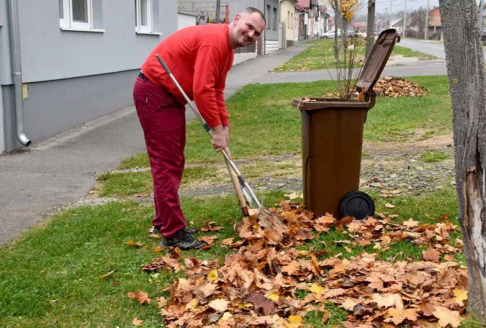 Od idile kasne jeseni do akcije čišćenja: Franjo uzeo grablje u ruke [FOTO]