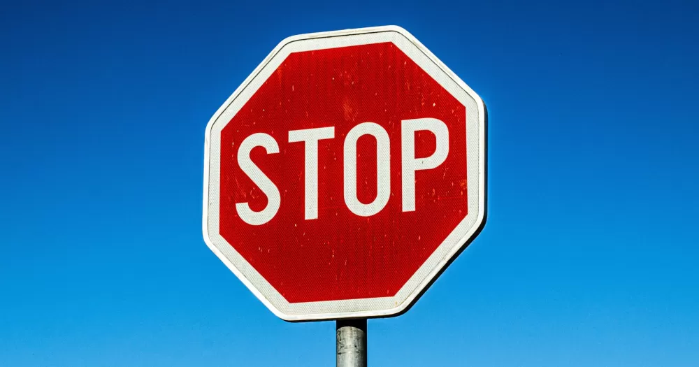 Požega.eu | Stariji vozač izazvao sudar u Požegi zbog nepridržavanja znaka „stop“