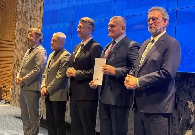 SB Online | Veliki iskorak za Sveučilište u Slavonskom Brodu: Rektor Ivan Samardžić potpisao ugovor za izgradnju Studentskog doma 