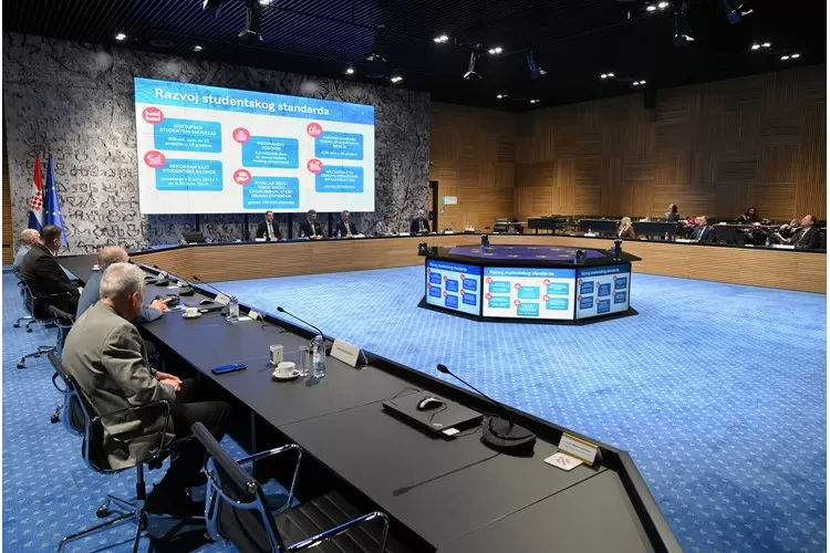 Veliki iskorak za Sveučilište u Slavonskom Brodu: Rektor Ivan Samardžić potpisao ugovor za izgradnju Studentskog doma 