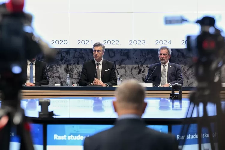 Veliki iskorak za Sveučilište u Slavonskom Brodu: Rektor Ivan Samardžić potpisao ugovor za izgradnju Studentskog doma 