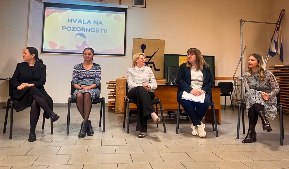 SB Online | Mjesec borbe protiv ovisnosti: Stručnjaci u Sl. Brodu raspravljali o modernoj ovisnosti o ekranima