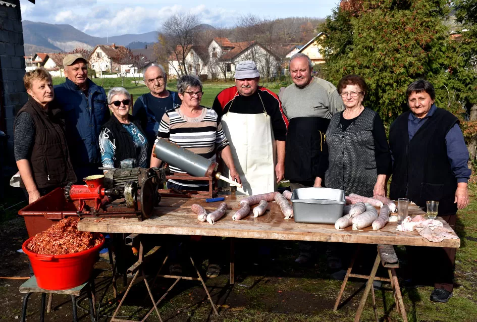 Požega.eu | Solidarnost i prijateljstvo izvan pozornice: Veterani KUD-a ʼIvan Goran Kovačićʼ iz Velike i dalje povezani