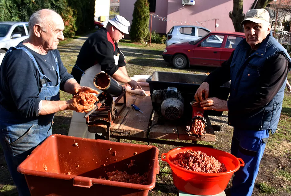 Solidarnost i prijateljstvo izvan pozornice: Veterani KUD-a ʼIvan Goran Kovačićʼ iz Velike i dalje povezani