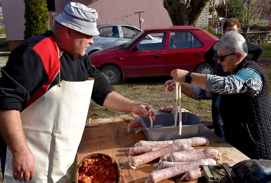 Solidarnost i prijateljstvo izvan pozornice: Veterani KUD-a ʼIvan Goran Kovačićʼ iz Velike i dalje povezani